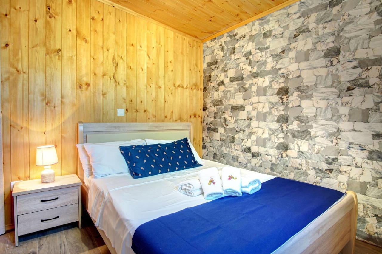 Villa Terezina Wood House à Kanakádes Extérieur photo